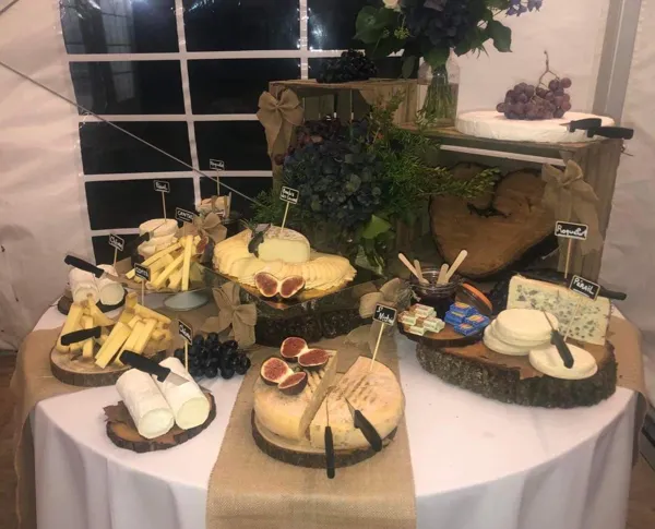 Buffet de fromages locaux, La Grange Templière 2018