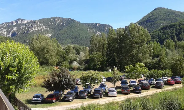 Parking privé de la base de canoë Aigue vive, Aigue Vive