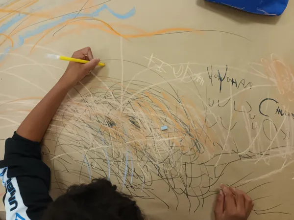 Atelier initiation gestuelle auprès d'enfants, Isabelle Bos