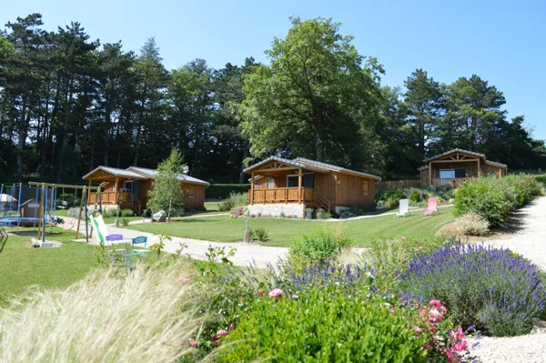 Jardin de chalets- Les 3 chalets et le jardin, 