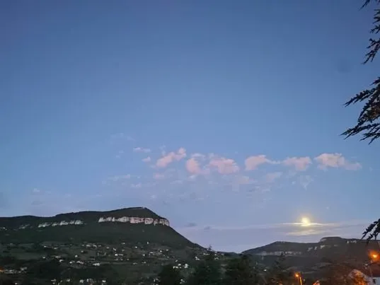 Vue de la Pouncho en soirée, Location Stéphanie Boizard