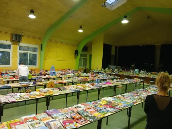 Bourse aux jouets des écoles de St Georges de Luzençon
