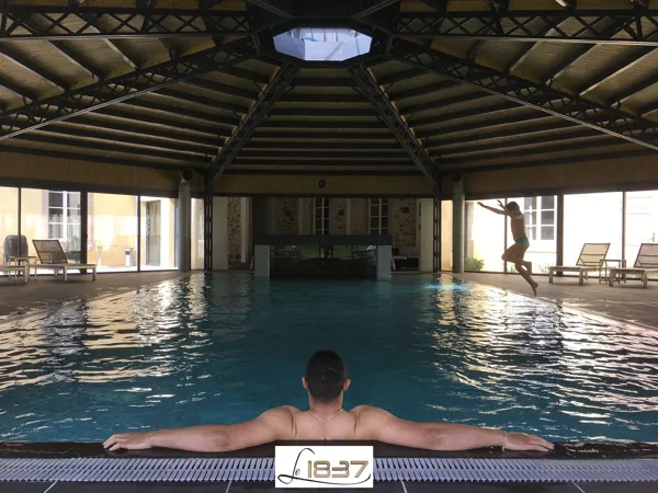Piscine couverte chauffée LE 1837, Le 1837