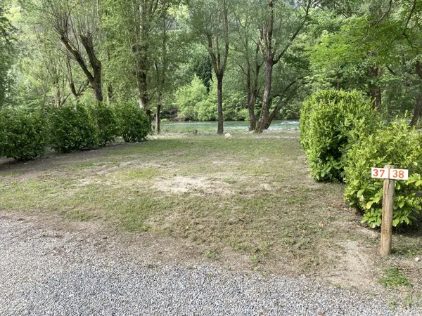 Emplacement Bord de rivière, CAMPING LES BORDS DU TARN