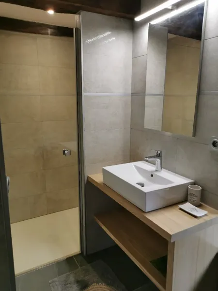 Salle d'eau privative de la chambre 1, Office de Tourisme des Causses à l'Aubrac