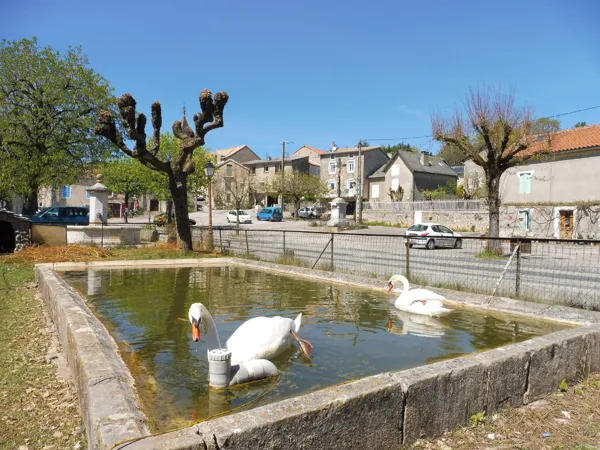 La place des Cygnes  - Hospitalet du Larzac, OFFICE DE TOURISME LARZAC VALLEES
