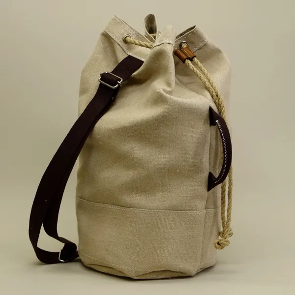 Sac marin en lin naturel cultivé et tissé en France, utilisé pour la fabrication des voiles de la Frégate l'Hermione., 