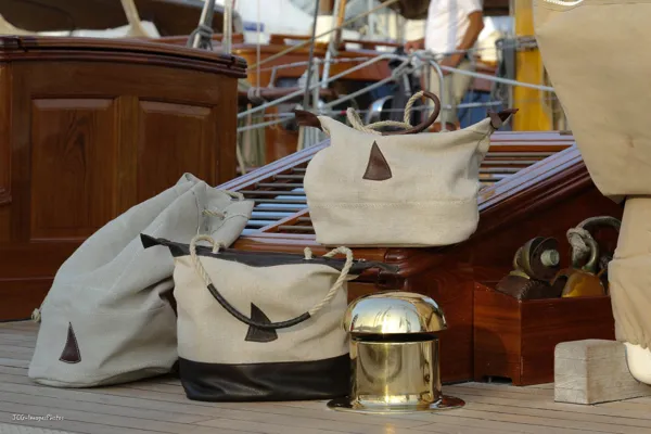 Collection de sacs VoilenSac sur Moonbeam 4, Jean-Christophe Guerin