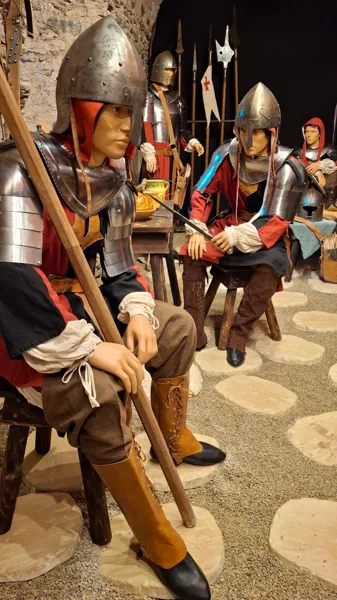 SALLE DES GARDES, Château de Belcastel