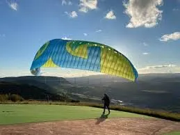 Acrobi Parapente au décollage de Brunas, Acrobi Parapente