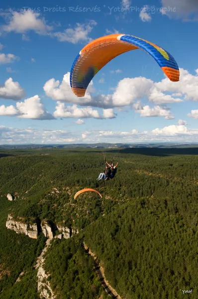 Acrobi Parapente au dessus des causses, Acrobi Parapente