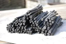 Réalisation d’encre avec fusain et plantes