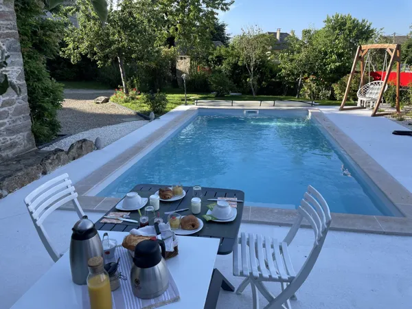 Terrasse piscine - Petit déjeuner
