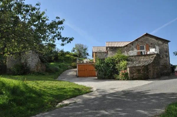 Vue Sud du Le Grenier avec ses 2 terrasses, SYNDICAT D'INITIATIVE DES 7 VALLONS