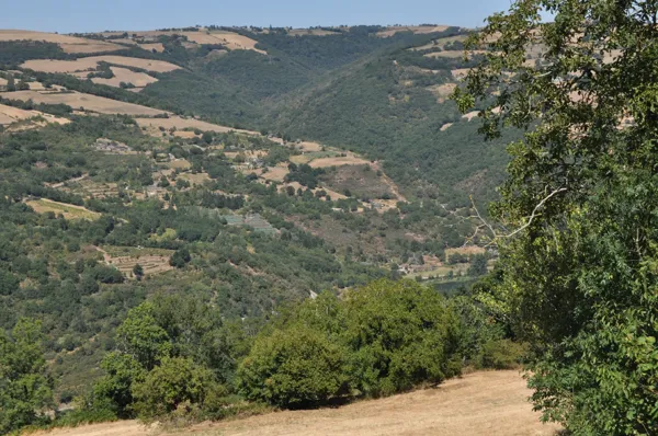 vue sur le Tarn du côté nord du hameau, La Grande Maison AYG8067