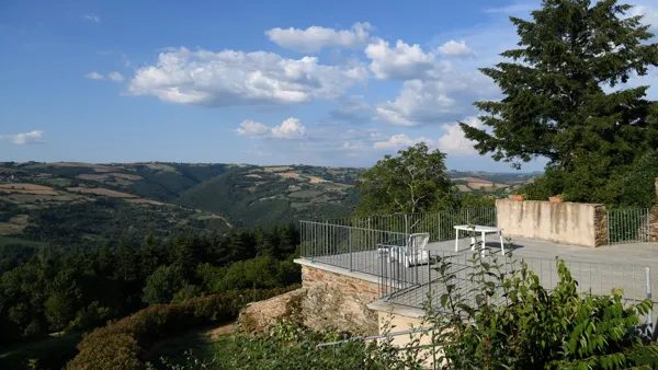 Terrasse commune avec vue vallée du Tarn ( Nord )