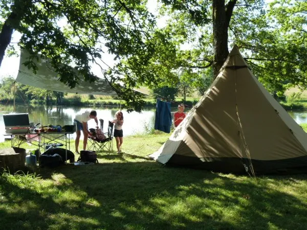 Emplacement au bord de l'étang, 