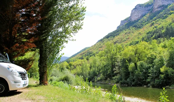 Emplacements bord de rivière, Camping le Taranis, gorges du Tarn, Millau, Camping Le Taranis