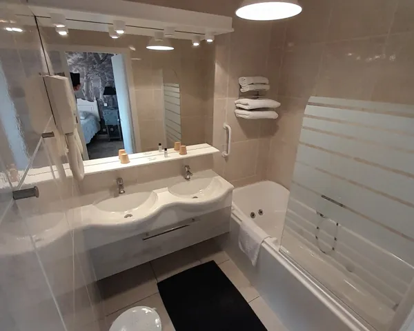 Suite Barock (salle de bain balnéo)