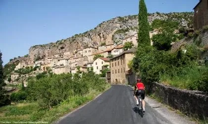 Peyre village classé à 6 km