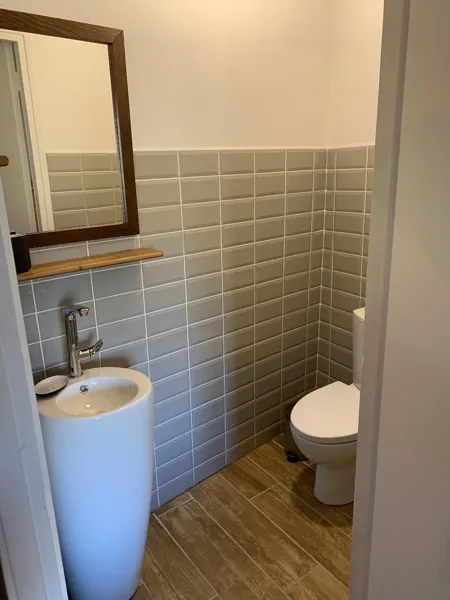 Cabinet de toilette attenant à la chambre couple