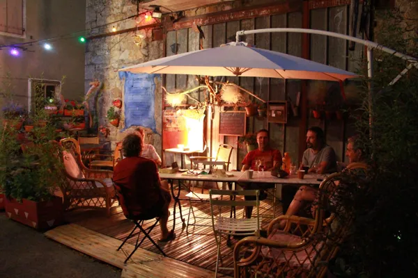 La terrasse le soir : tranquille et agréable