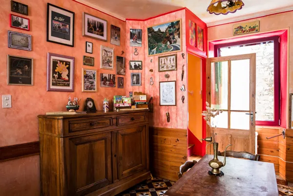 Voyages, lecture, jeux dans la salle commune