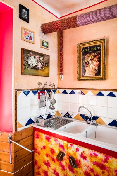 Cuisine dans la salle commune.