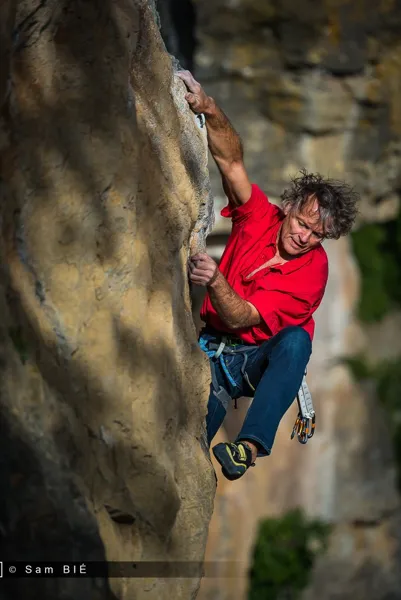 Je suis Jean Noël Crouzat, professionnel de l'activité escalade (encadrement possible)