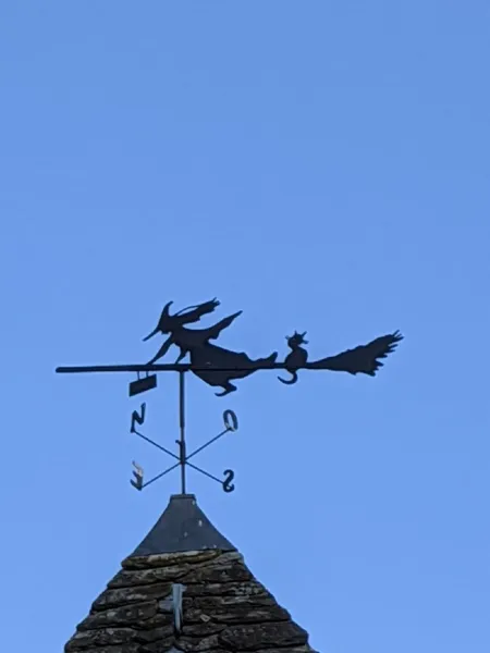 Une sorcière sur le toit, Une Sorcière sur le toit - QUENTREC Hélène