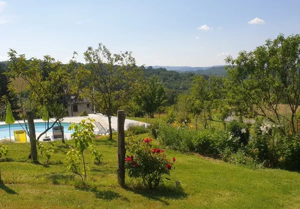 Piscine vue du bassin, Gîte Belle Vue