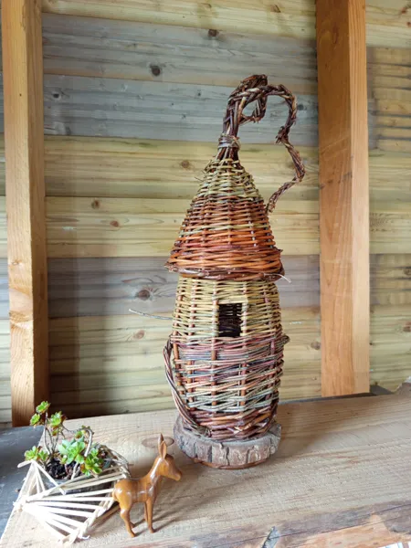 Nichoir pour les oiseaux, m