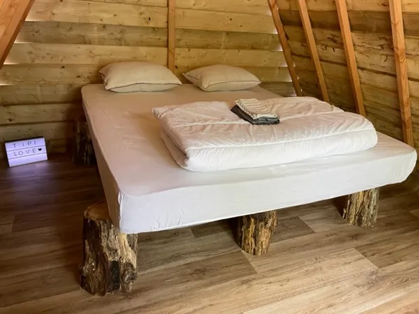 Lit Tipi Saint Hubert à Gages 12630, 