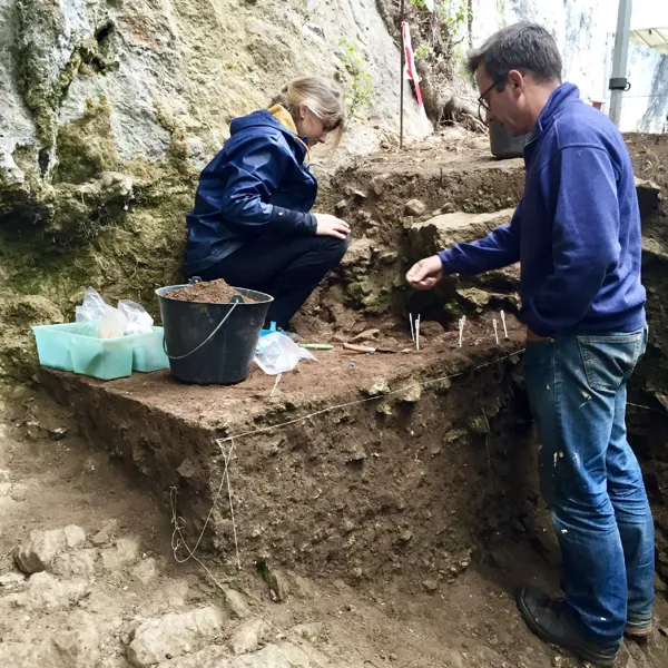 Fouille du site préhistorique de Roquemissou, Photothèque Conseil départemental de l'Aveyron