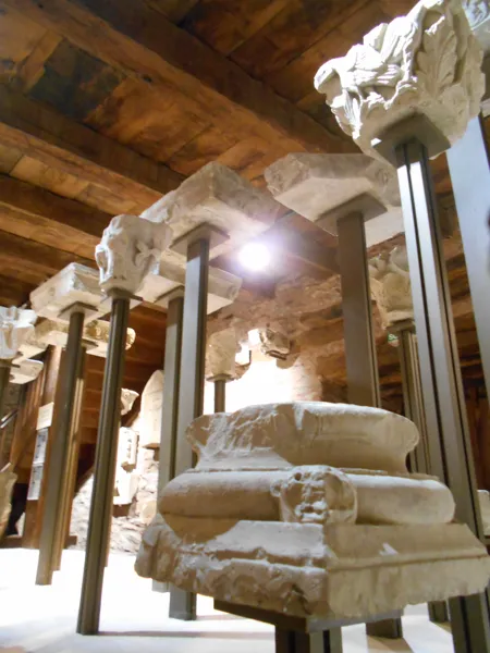 Salle lapidaire du musée J-Fau, ServicePatrimoinedeConques-OTCM