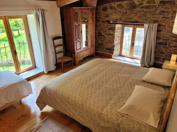 Chambre modulable selon les besoins. Lit en 180 cm divisible en 2 lits simples