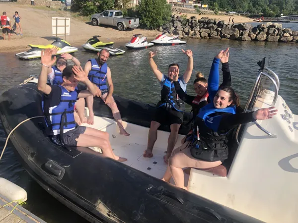 Pareloup Pilot' EXCURSIONS EN BATEAU MOTEUR, OFFICE DE TOURISME DE PARELOUP LEVEZOU