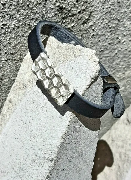 Bracelet aussi bien pour homme que pour femme en cuir et argent, Mare basse