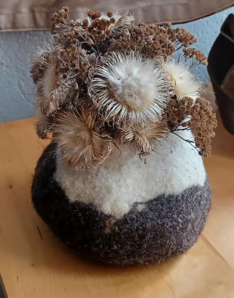 Cache-vase en feutre, Mare basse