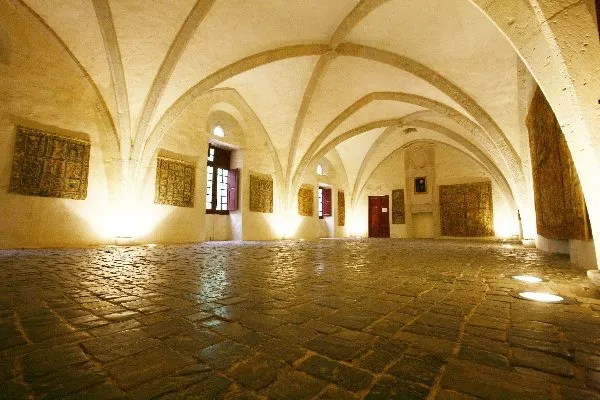 Salle d'honneur - visite de la Commanderie, Studio Martin