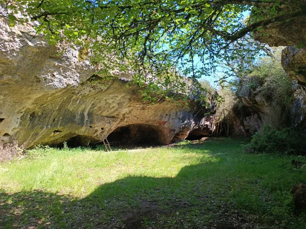 Aire de camping Les Canoles