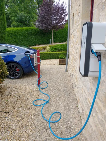 Borne de recharge voiture électrique 18 kva, 
