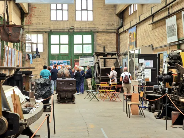 Suivez la guide : découvrez l'épopée charbonnière