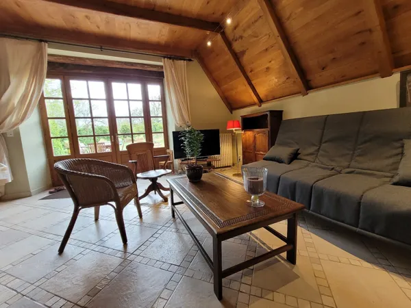 Le séjour et sa grange baie vitrée de plain pied sur la terrasse, Domaine de Bellevue - Alain Prieur