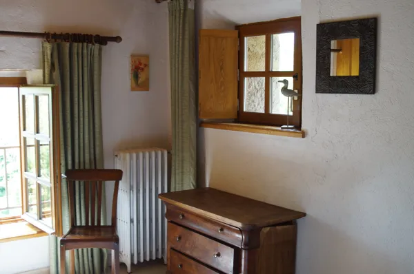 La chambre double du rez-de-chaussée, vue sur la piscine, Domaine de Bellevue - Alain Prieur