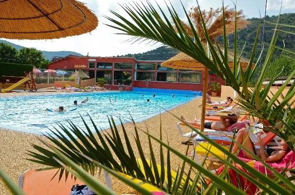 Camping-cascade-aveyron-piscine 25m x 10m