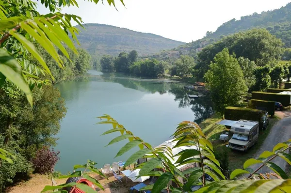 Emplacements de camping avec vue sur la rivière