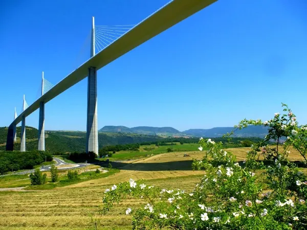 1-camping-cascade-aveyron-viaduc-millau