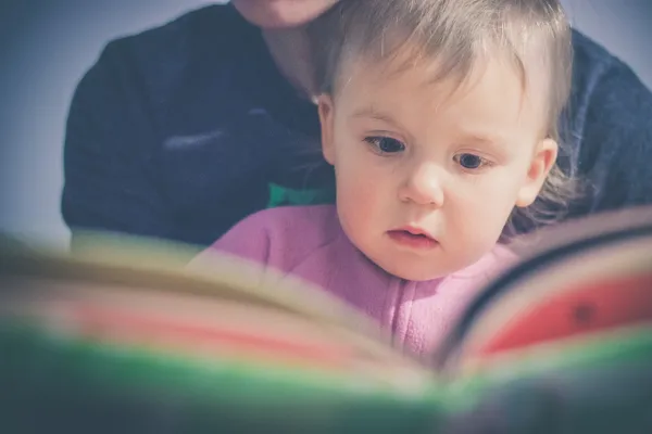 Atelier parent-bébé PMI : éveil aux livres