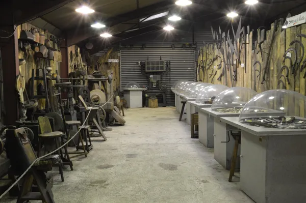 Musée du couteau de Laguiole, de l'objet forgé et de l'outil tranchant (groupes), MUSÉE DU COUTEAU DE LAGUIOLE, DE L'OBJET FORGE ET DE L'OUTIL TRANCHANT